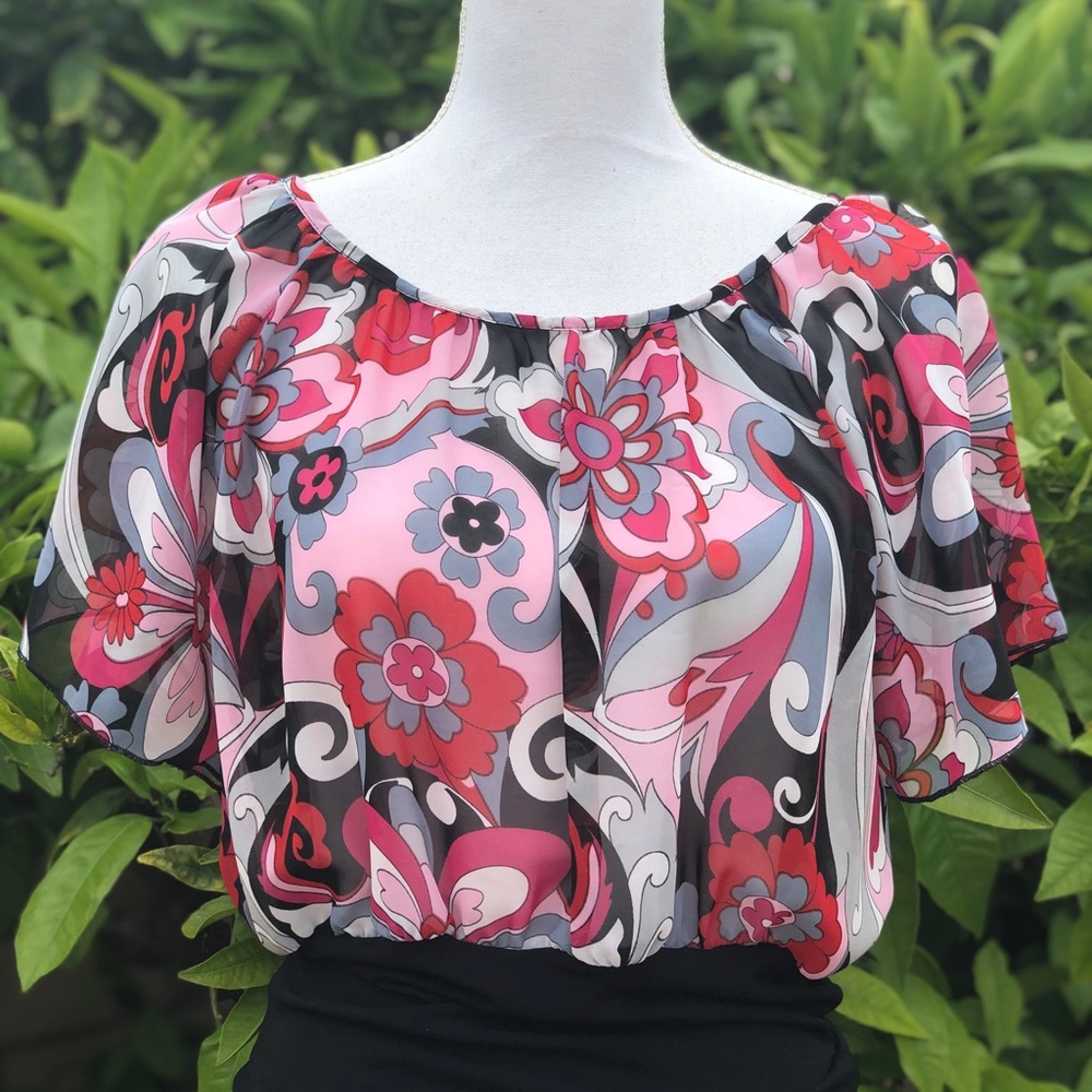 🦋Butterfly sleeve top🦋 - Picture 2 of 8